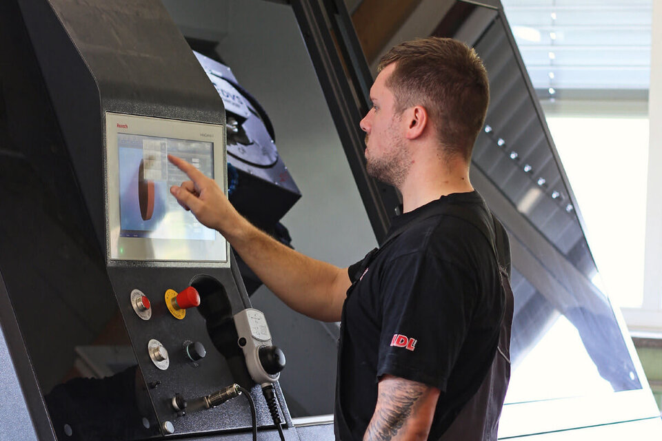 Herr Klopfer von DVS Universal Grinding